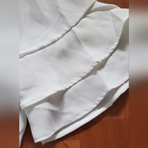White ruffle sleeve blouse with ribbon - Picture 3 of 4